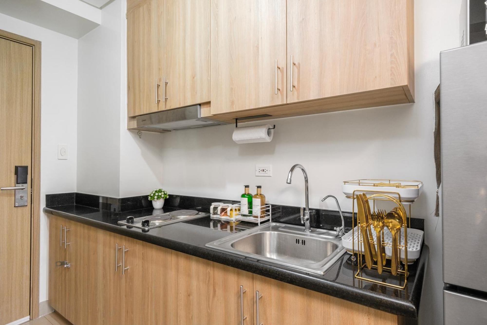 2 Side-By-Side P00L Front Condos, 6 Beds, 2 Cr, 2 Kitchen For 10 Guests At Moa Manila Exteriör bild