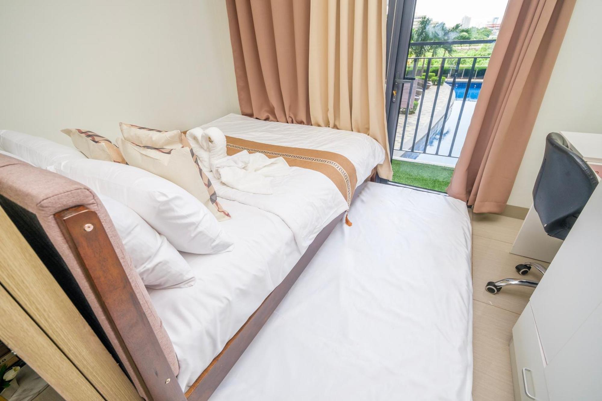 2 Side-By-Side P00L Front Condos, 6 Beds, 2 Cr, 2 Kitchen For 10 Guests At Moa Manila Exteriör bild