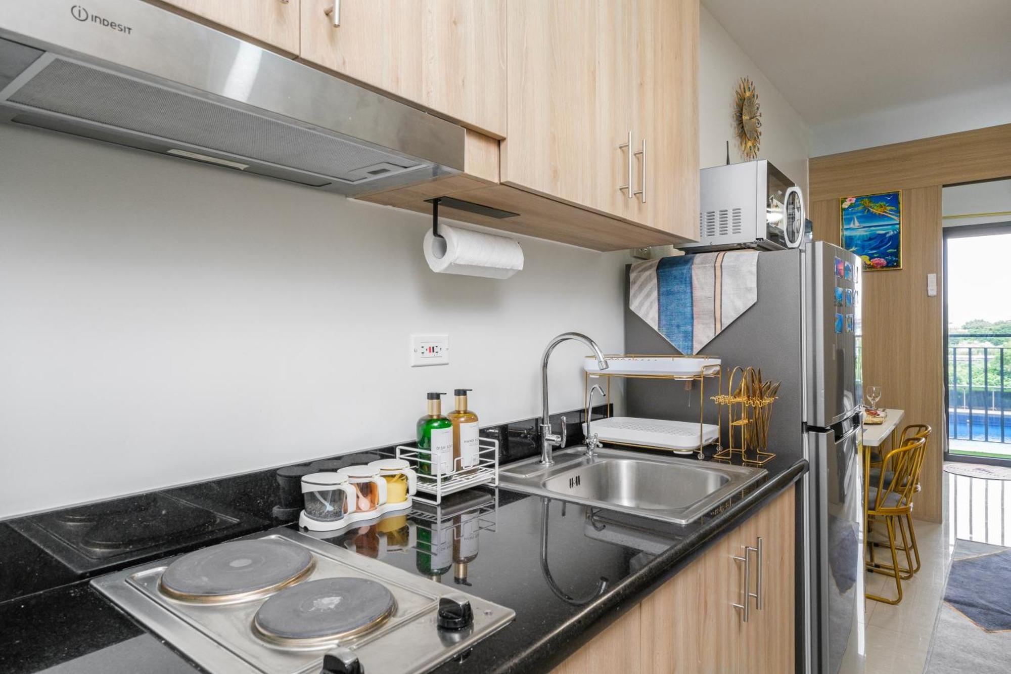 2 Side-By-Side P00L Front Condos, 6 Beds, 2 Cr, 2 Kitchen For 10 Guests At Moa Manila Exteriör bild